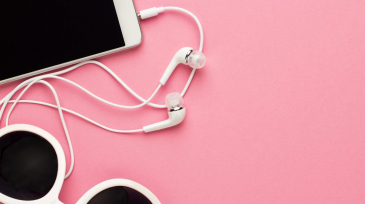 studio-shot-of-white-accessories-on-pink-back-7E4JTGC@2x